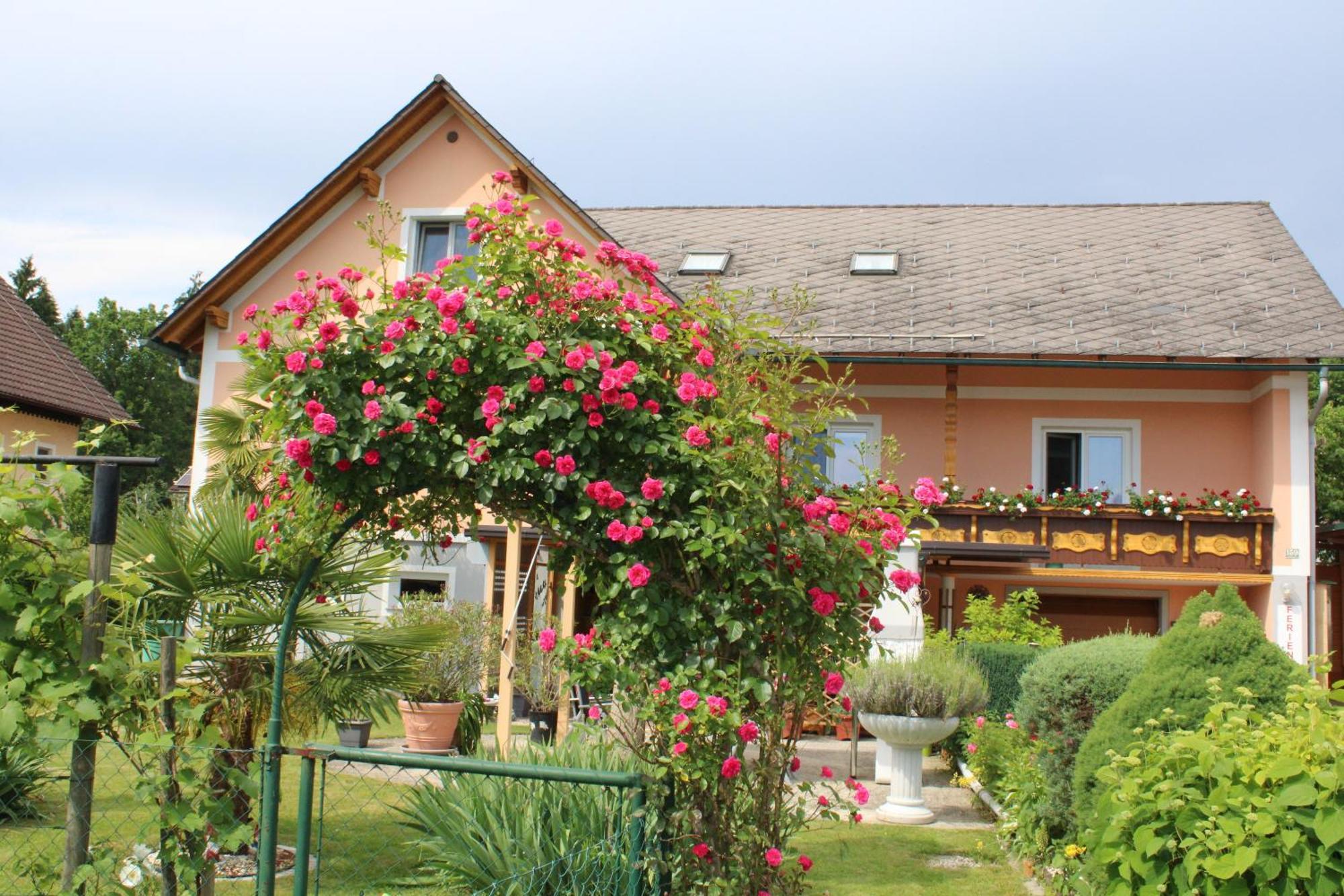 Ferienwohnung Und Gaestezimmer Gaspar Halbenrain Buitenkant foto